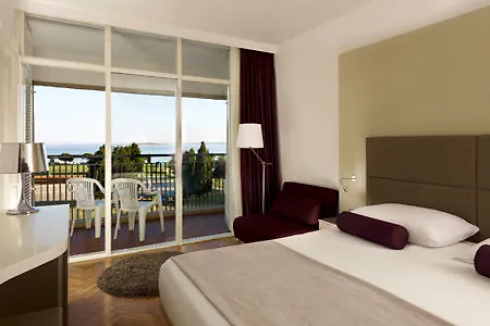 Arena Hotel 4*